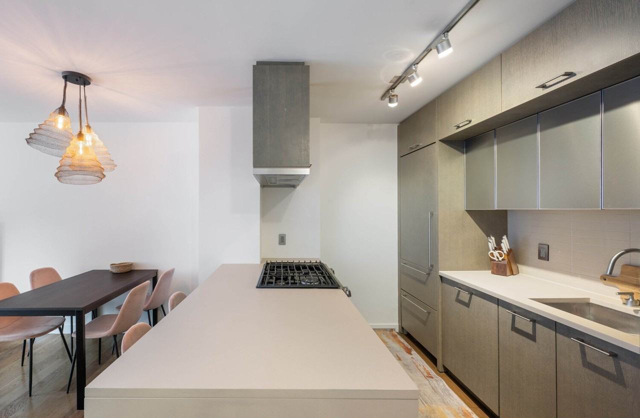 225 Rector Pl #3R - Photo 6 of 11