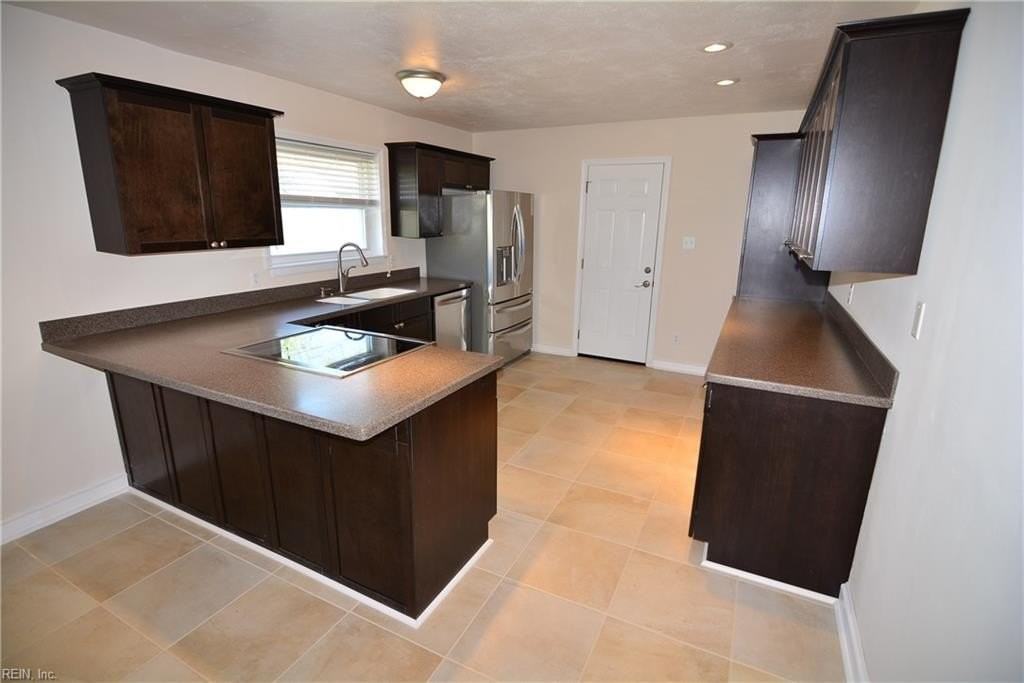 617 Breeds Hill Rd - Photo 2 of 35