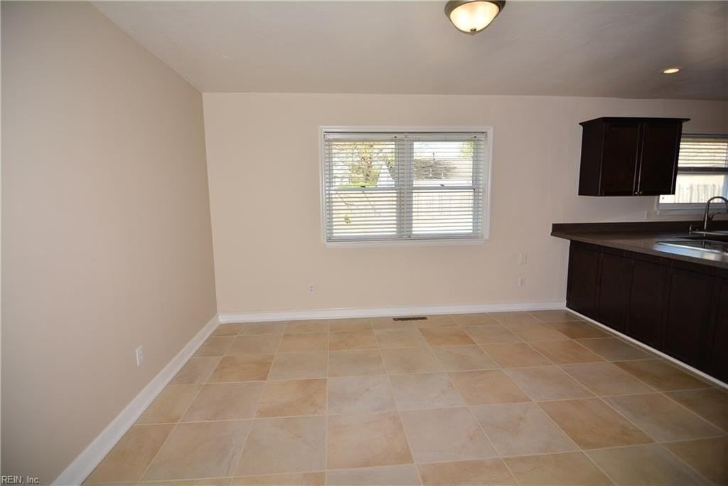 617 Breeds Hill Rd - Photo 6 of 35