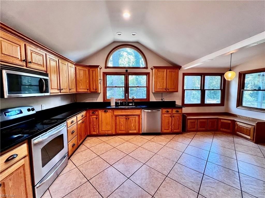 5001 Bellamy Manor Dr - Photo 3 of 37