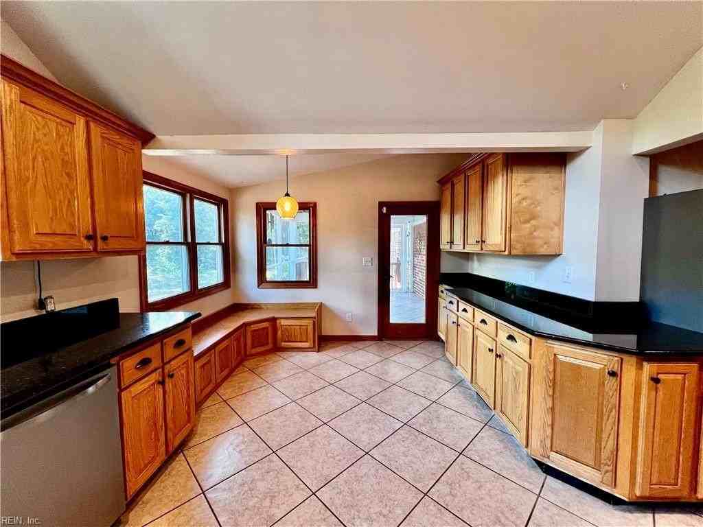 5001 Bellamy Manor Dr - Photo 4 of 37