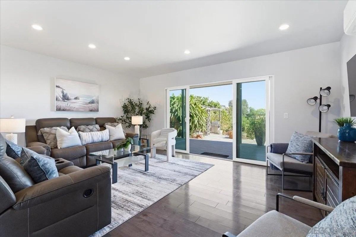 5447 Soledad Rd - Photo 4 of 37