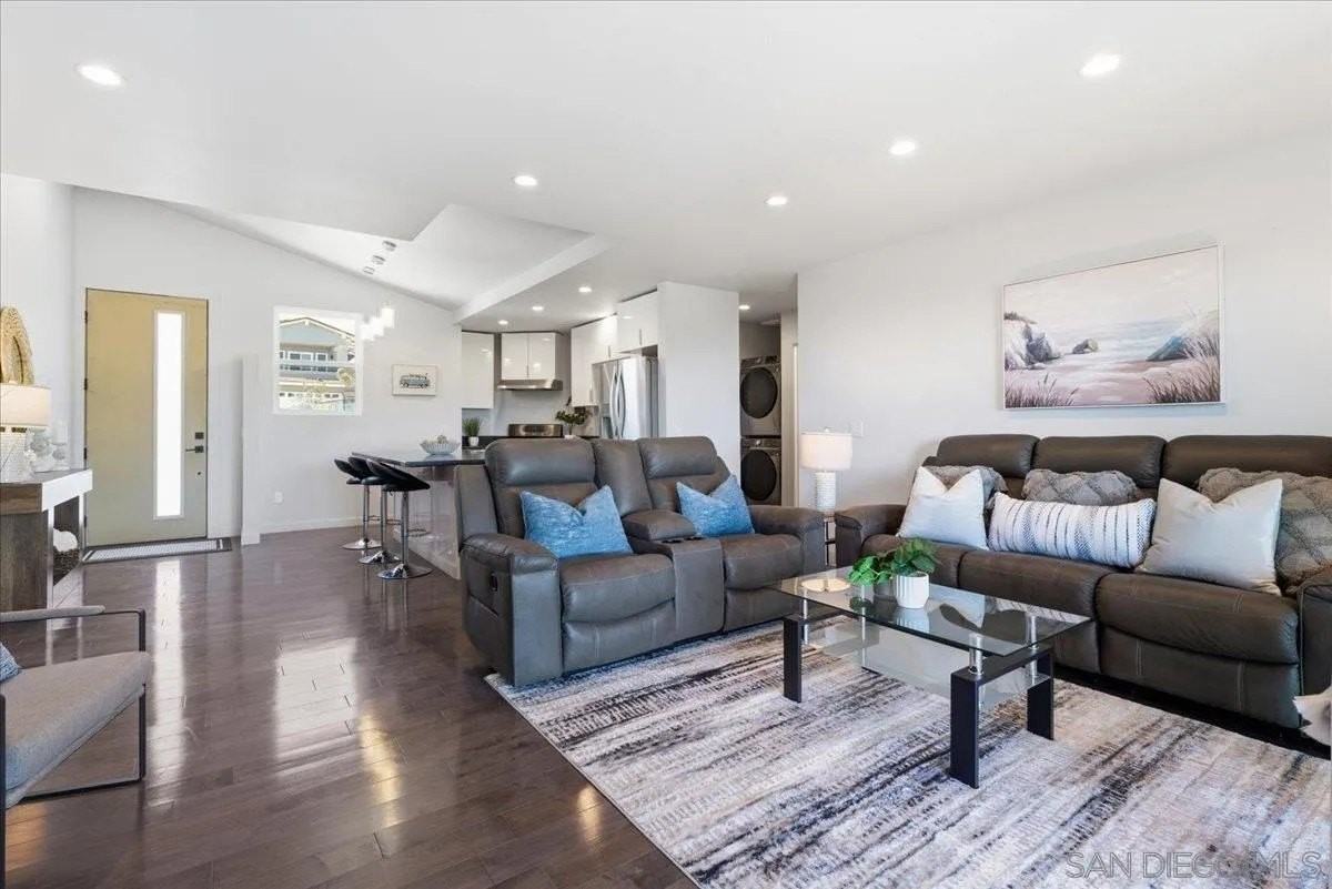 5447 Soledad Rd - Photo 6 of 37