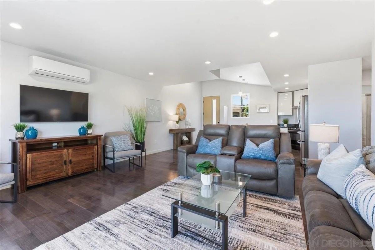 5447 Soledad Rd - Photo 7 of 37