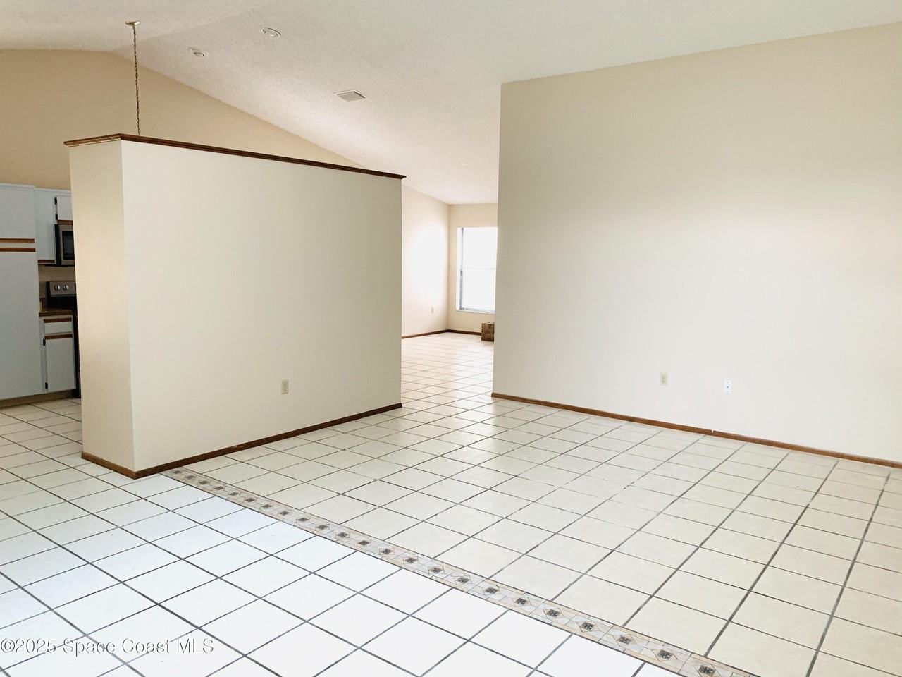 1524 Clover Cir - Photo 2 of 14