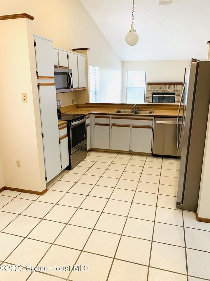 1524 Clover Cir - Photo 3 of 14