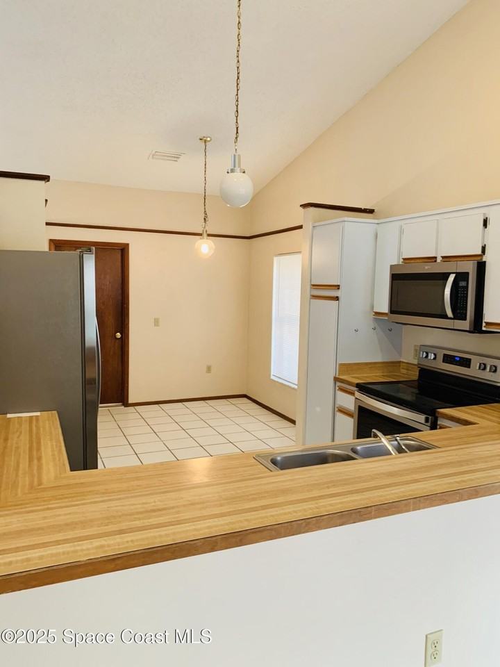 1524 Clover Cir - Photo 4 of 14