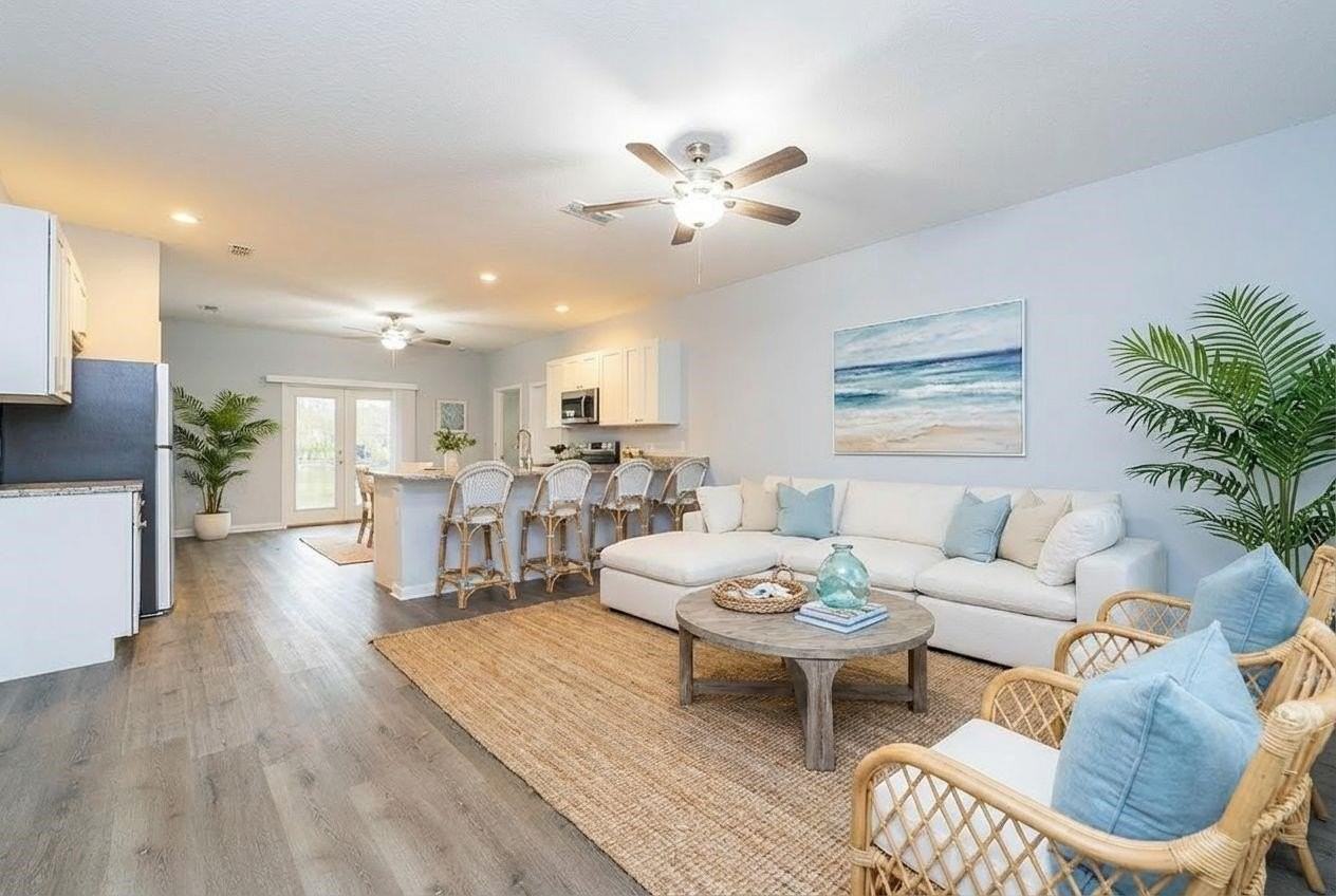 679 Coral Cir - Photo 5 of 14