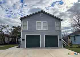 featured image of 305 E Sabine St Unit A