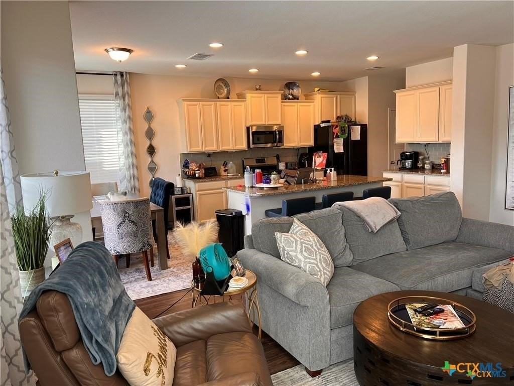 533 Summersweet Rd - Photo 4 of 20