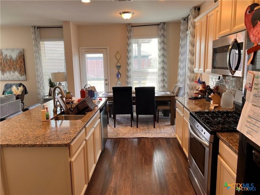 533 Summersweet Rd - Photo 6 of 20