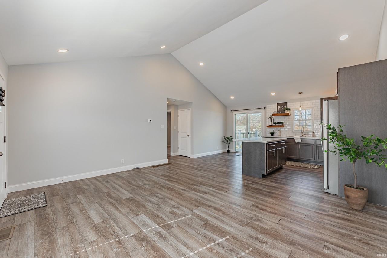 2216 E Walnut St - Photo 3 of 31