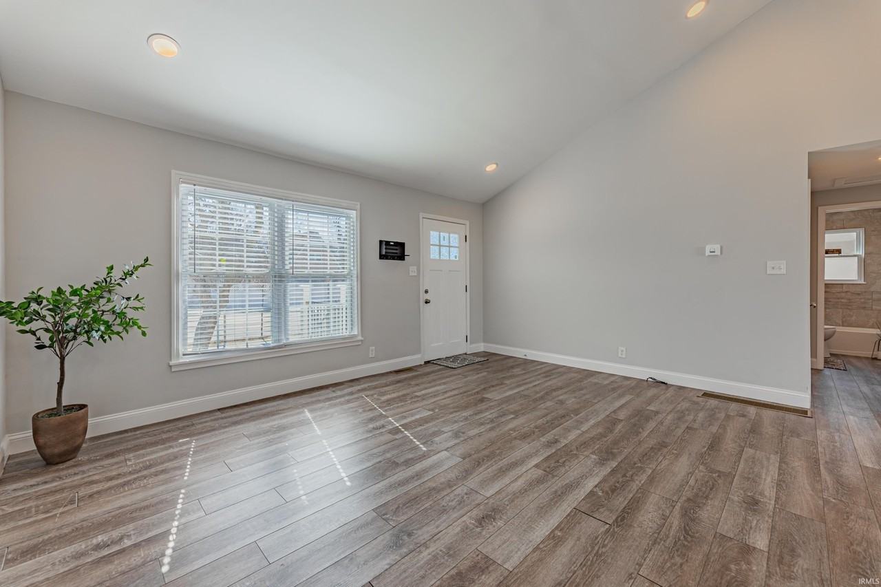 2216 E Walnut St - Photo 4 of 31