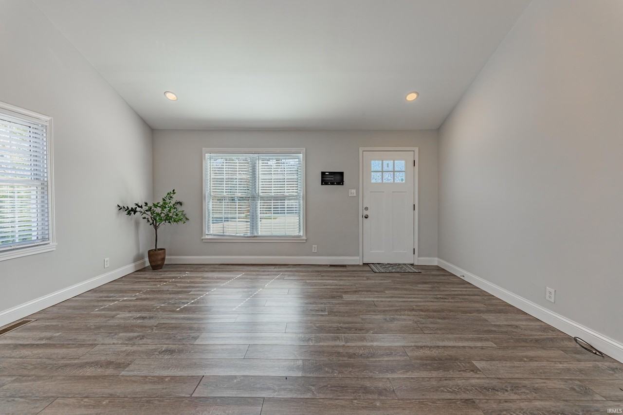 2216 E Walnut St - Photo 5 of 31