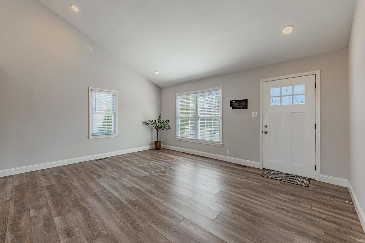 2216 E Walnut St - Photo 6 of 31