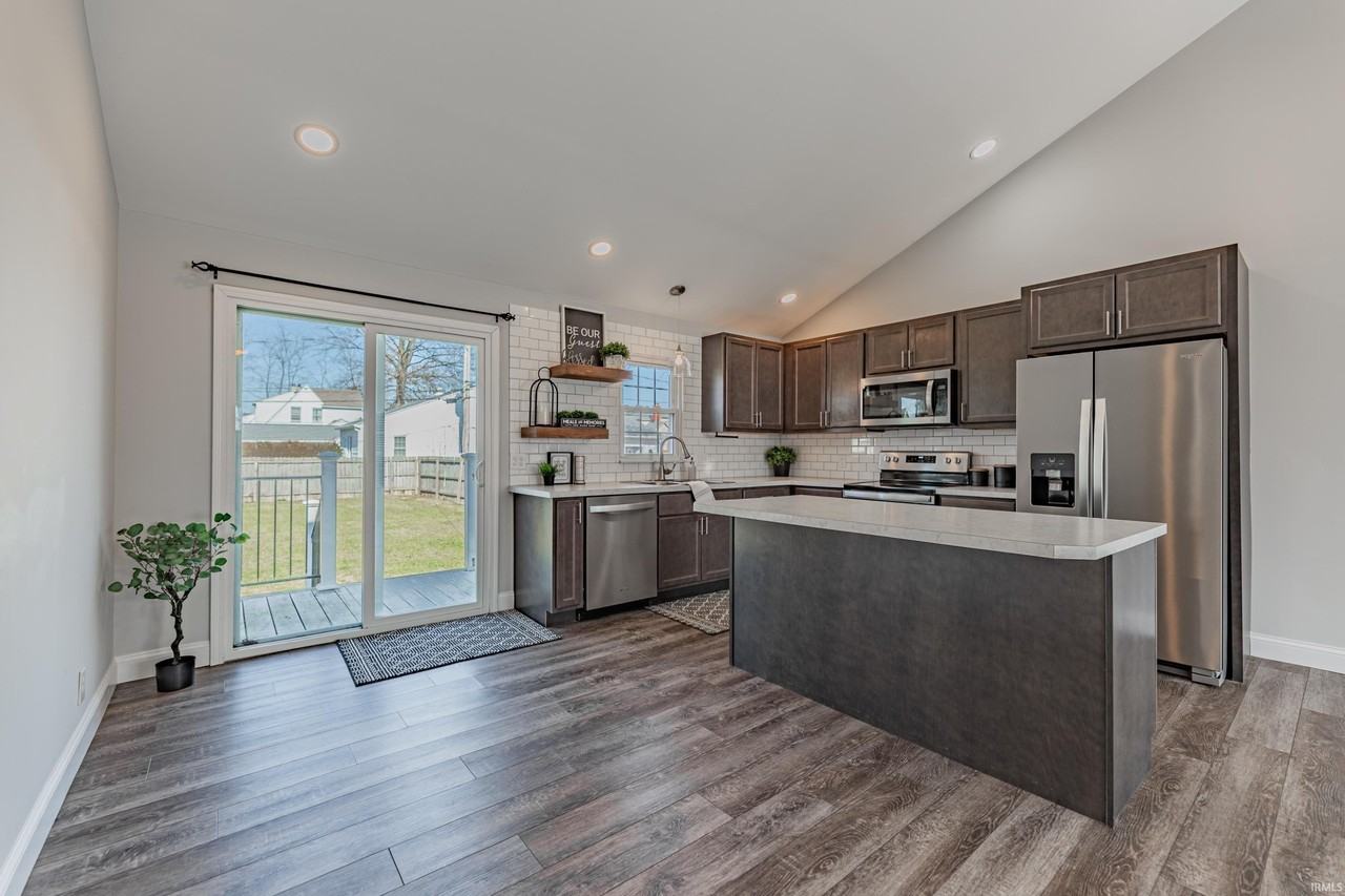 2216 E Walnut St - Photo 7 of 31