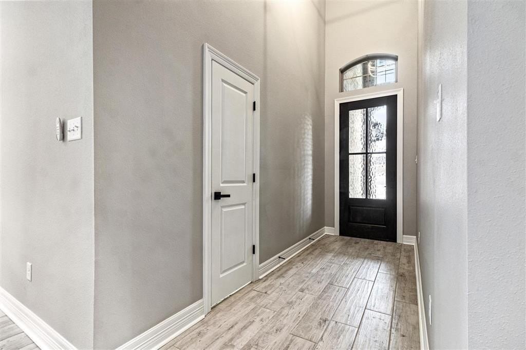 716 Dianne Ln - Photo 3 of 19