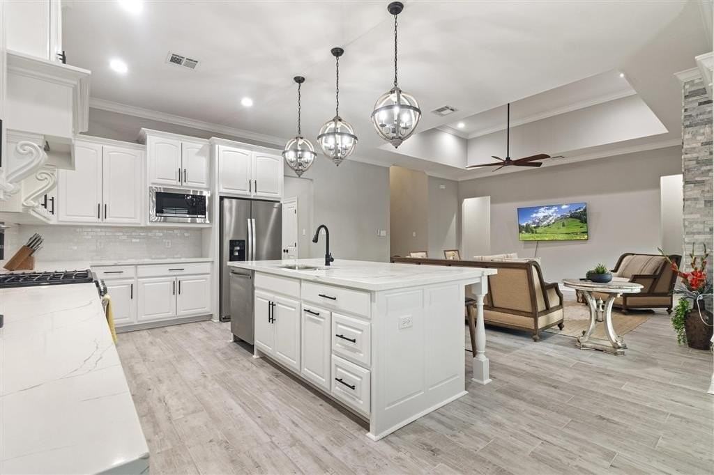 716 Dianne Ln - Photo 4 of 19