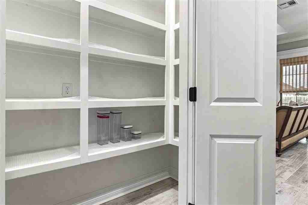 716 Dianne Ln - Photo 5 of 19