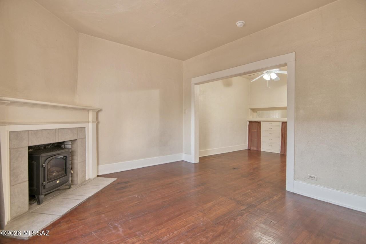 912 E 6th St - Photo 5 of 45