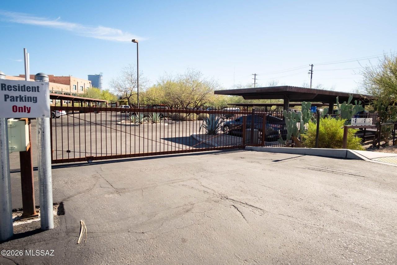 1001 E 17th St Apt 209 - Photo 2 of 24