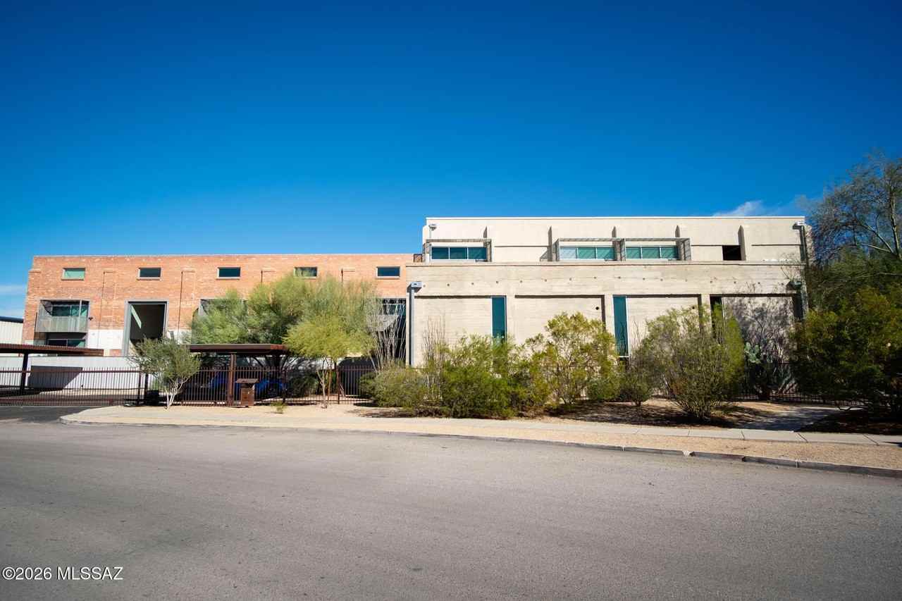 1001 E 17th St Apt 209 - Photo 3 of 24