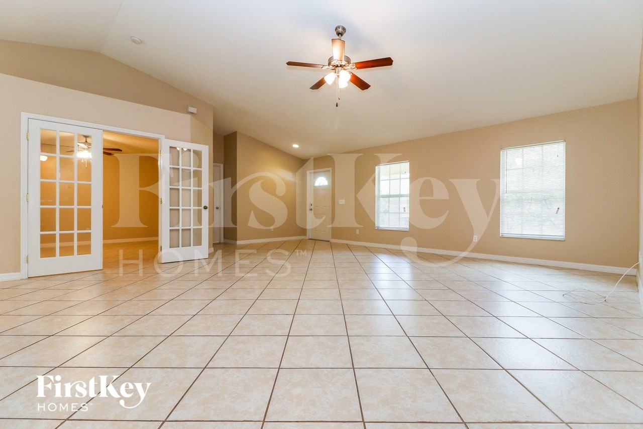 314 Shore Dr - Photo 2 of 15