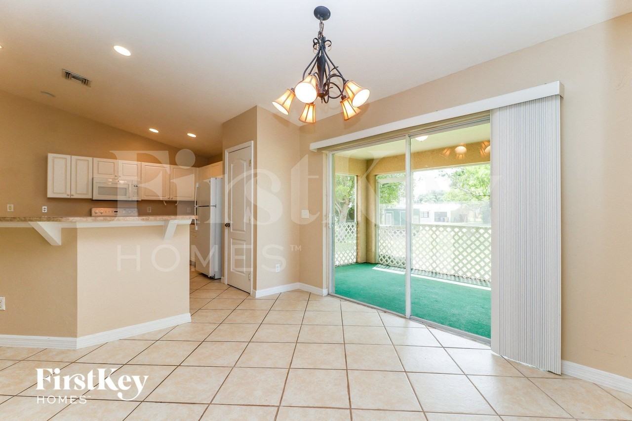 314 Shore Dr - Photo 4 of 15