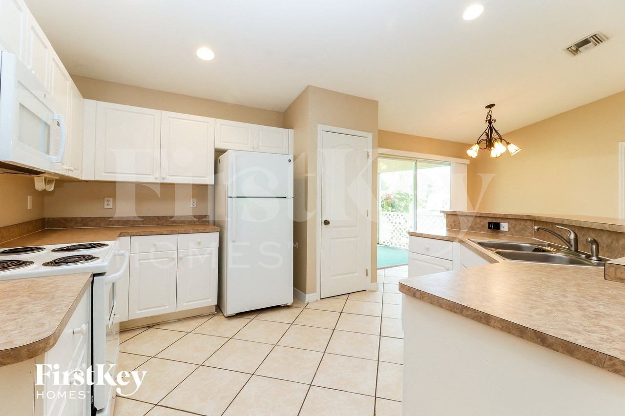 314 Shore Dr - Photo 5 of 15