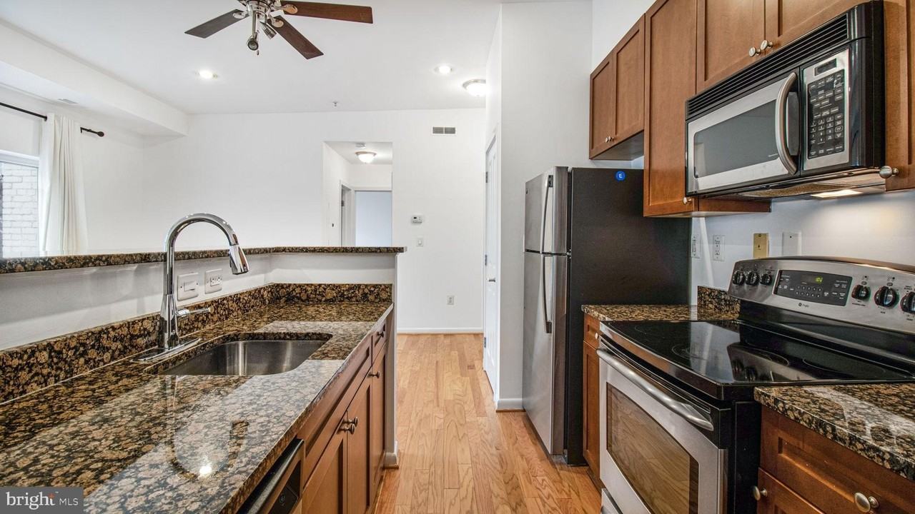 1521 27th St Se Unit 406 - Photo 3 of 44