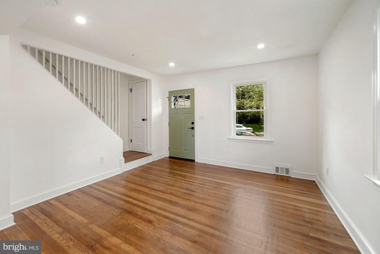 1530 Howard Rd Se - Photo 4 of 32