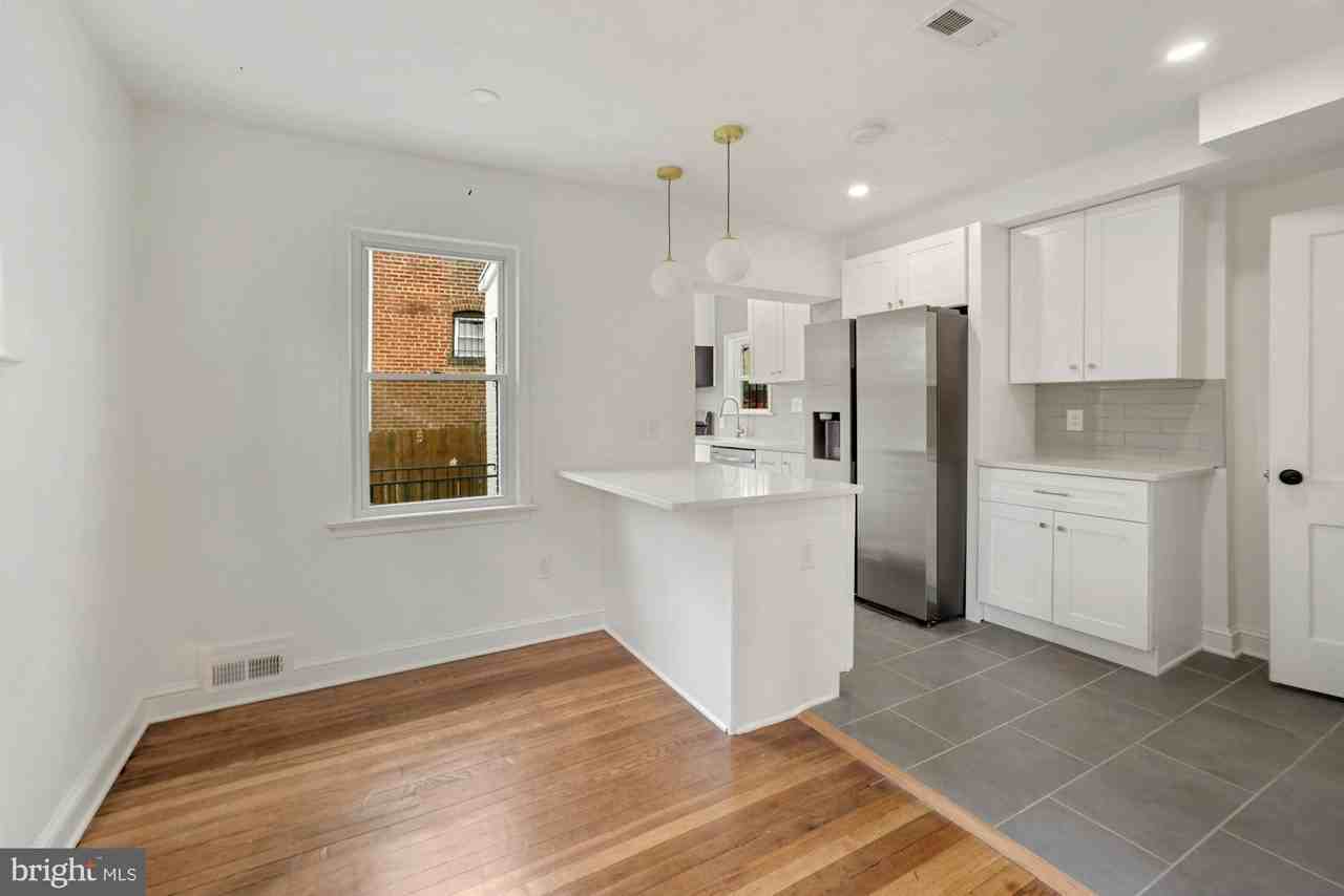 1530 Howard Rd Se - Photo 5 of 32