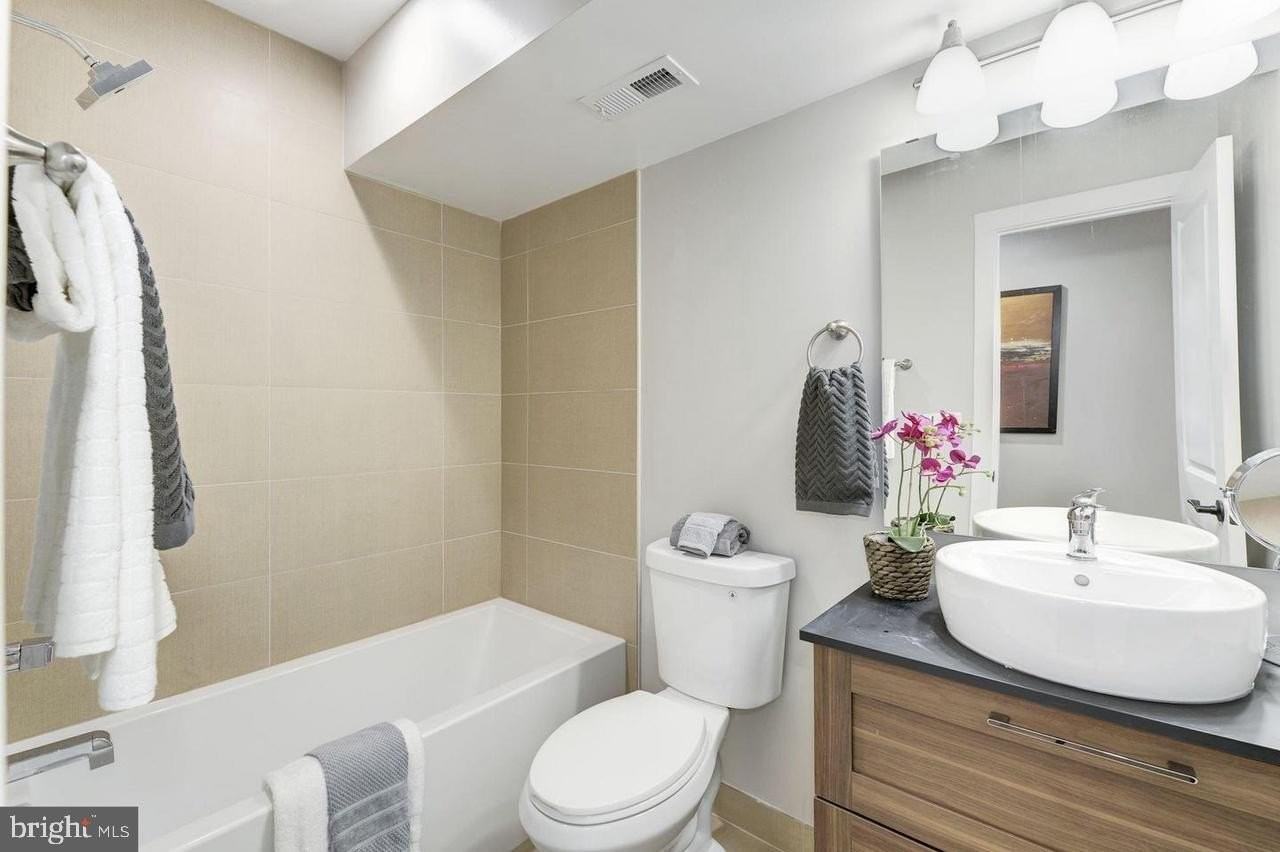 528 Kennedy St Nw Unit 401 - Photo 7 of 10