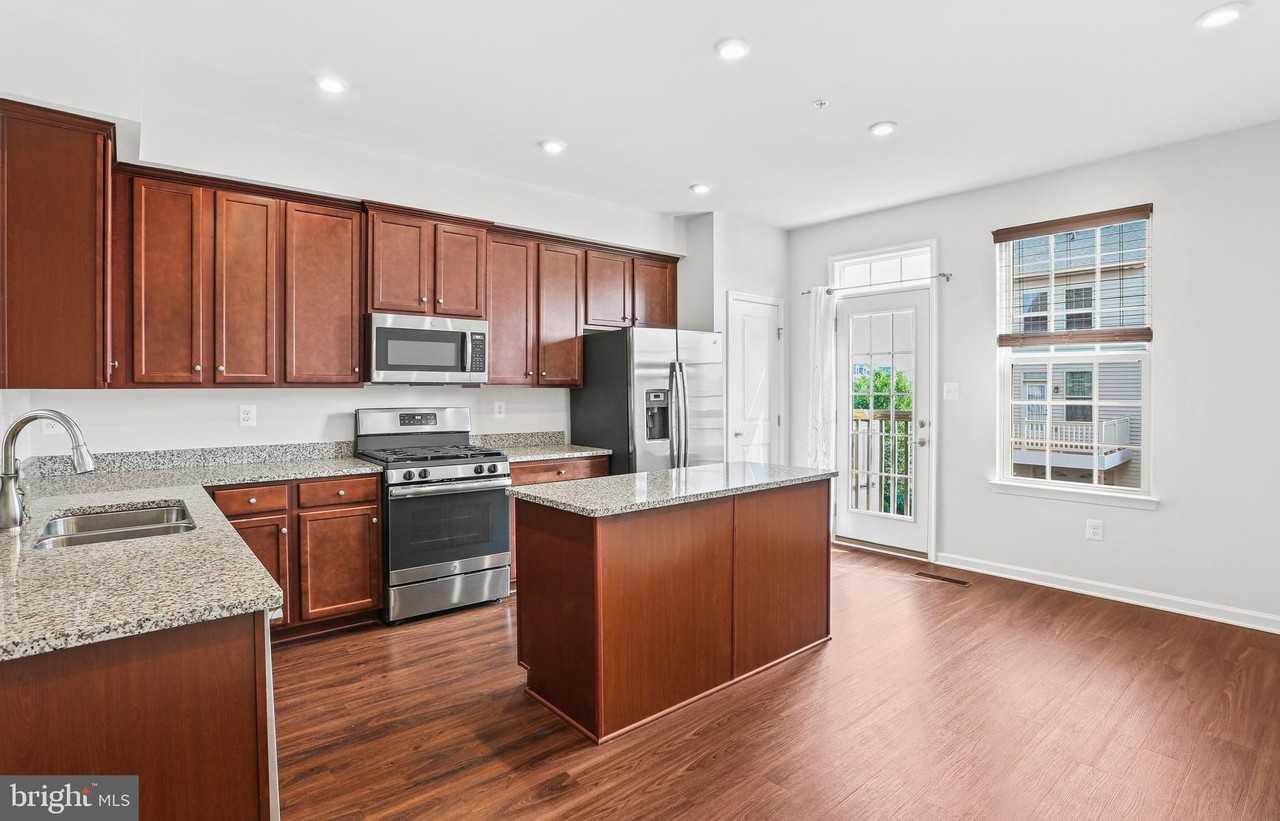 2923 Glendale Ave - Photo 4 of 17