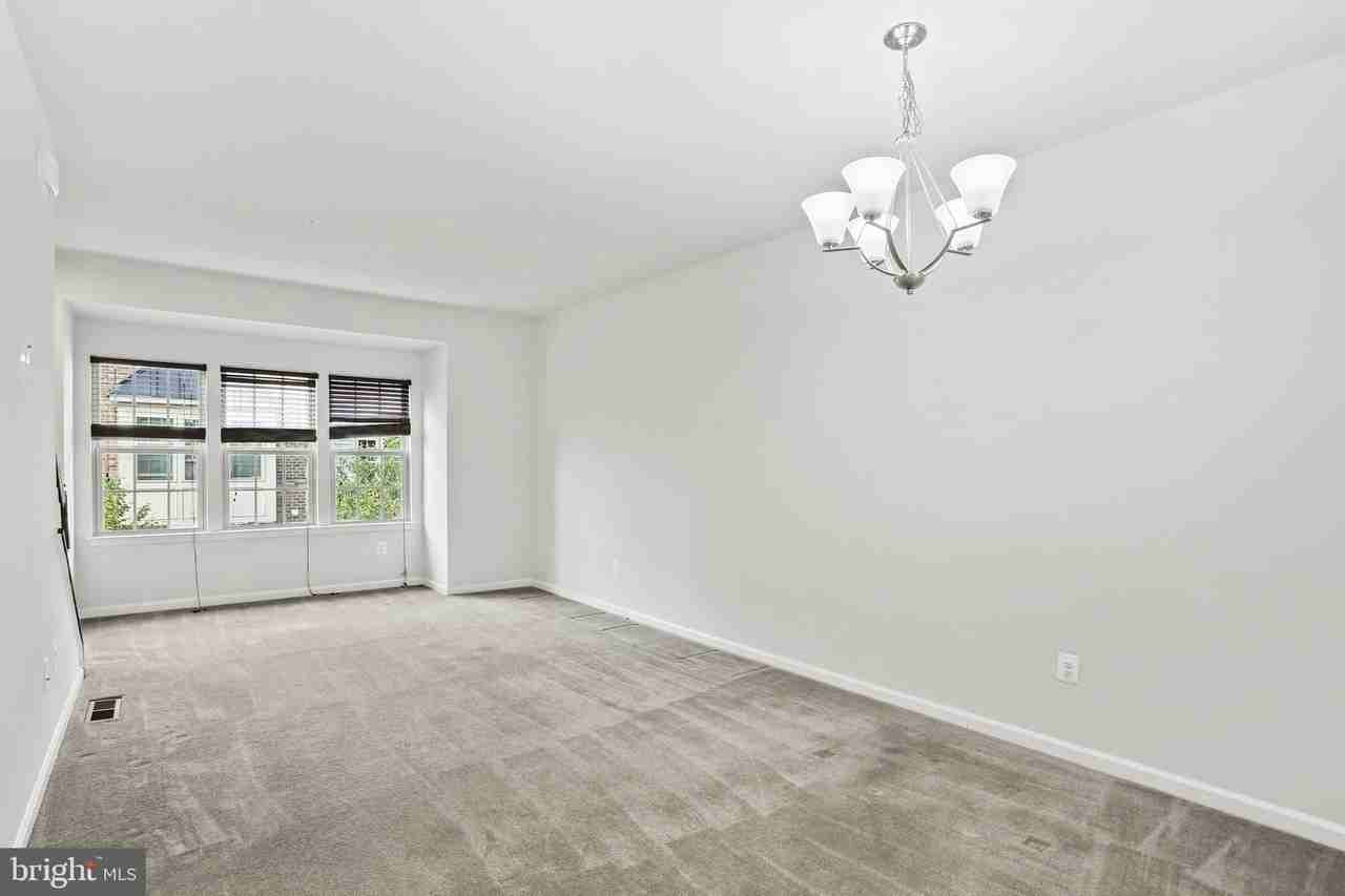 2923 Glendale Ave - Photo 6 of 17