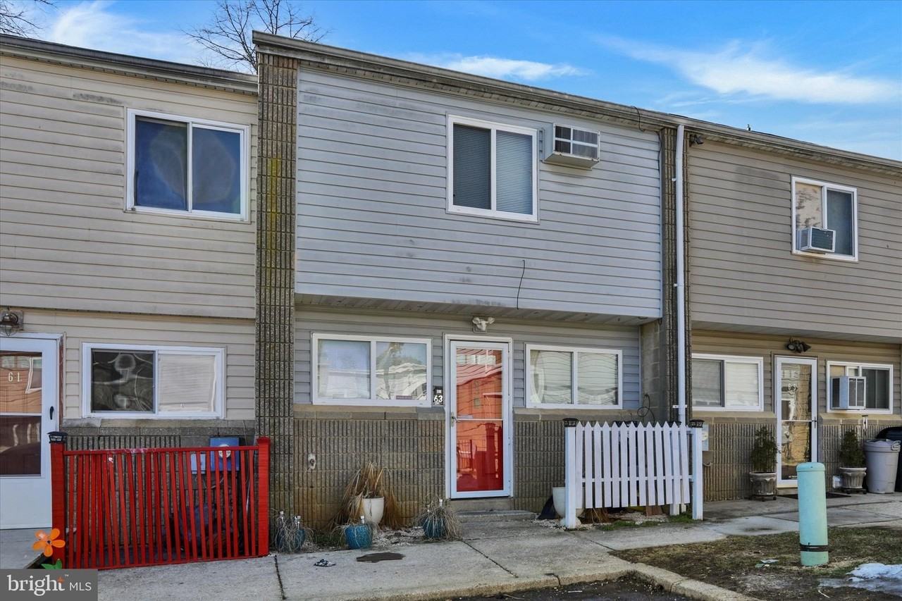 63 Town Pines Ct - Photo 2 of 30