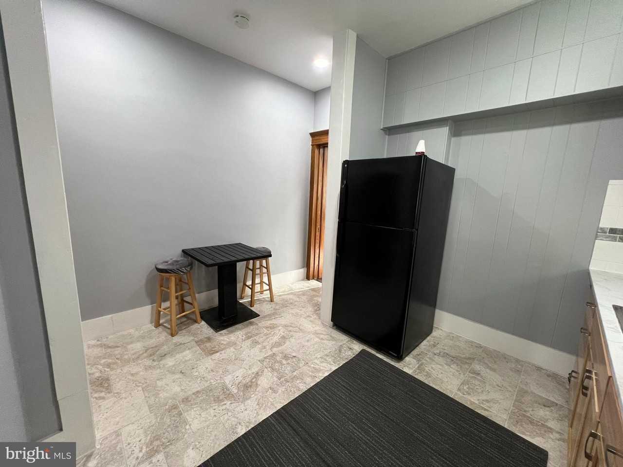 133 Virginia Ave - Photo 5 of 11