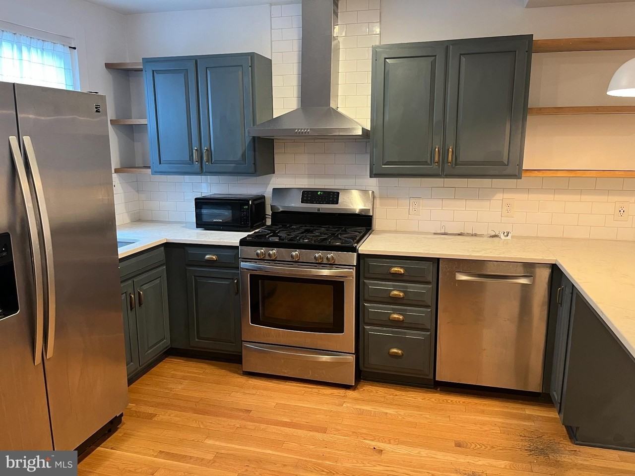 1231 W 37th St - Photo 3 of 15