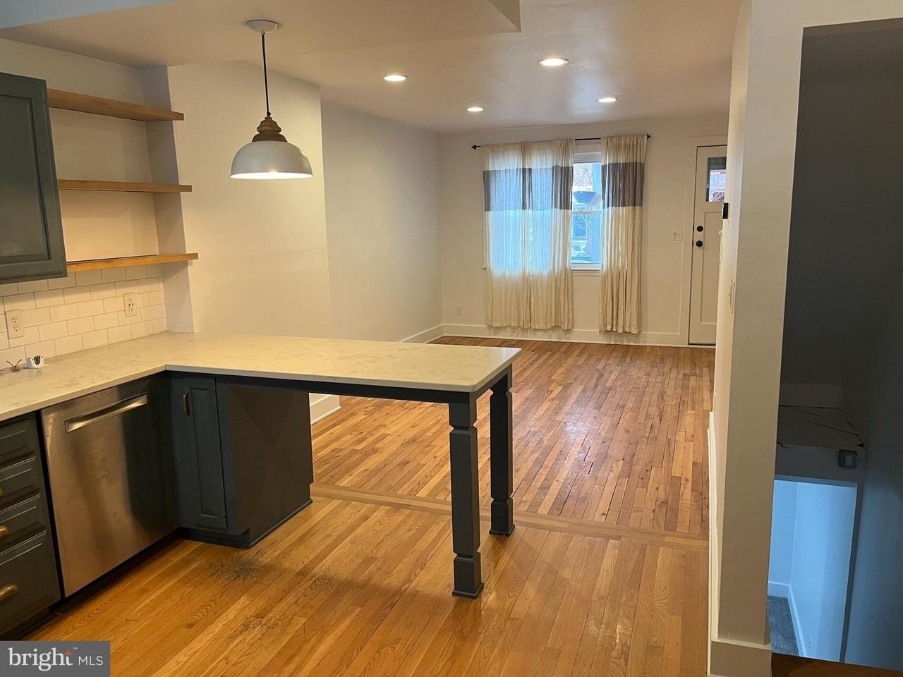 1231 W 37th St - Photo 4 of 15