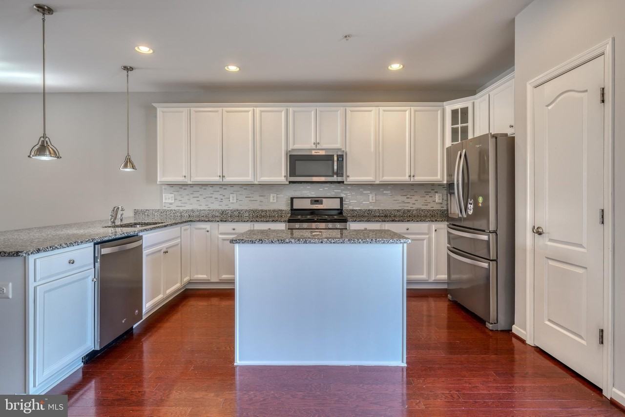 985 Morgan Run Rd - Photo 5 of 33