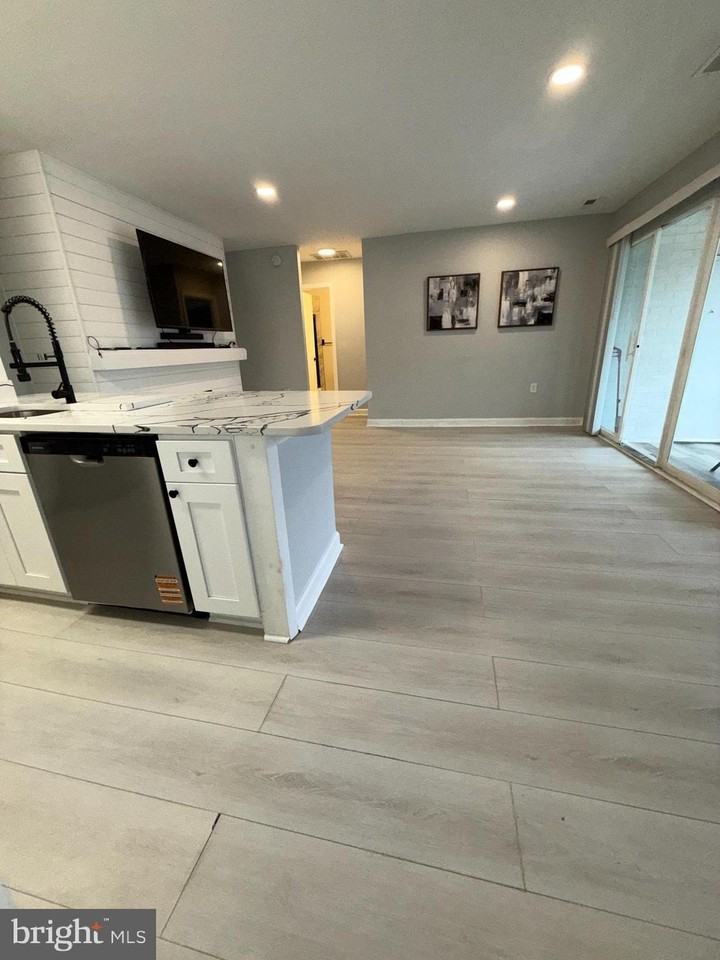 10528 Cross Fox Ln Apt F2 - Photo 7 of 27