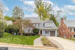 featured image of 3209 Thornapple St