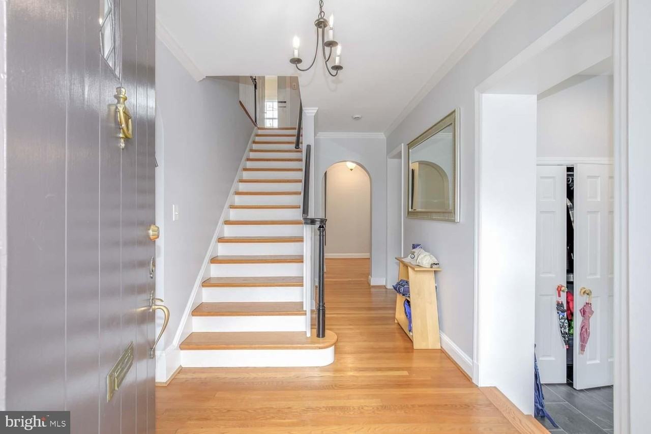 3209 Thornapple St - Photo 3 of 50