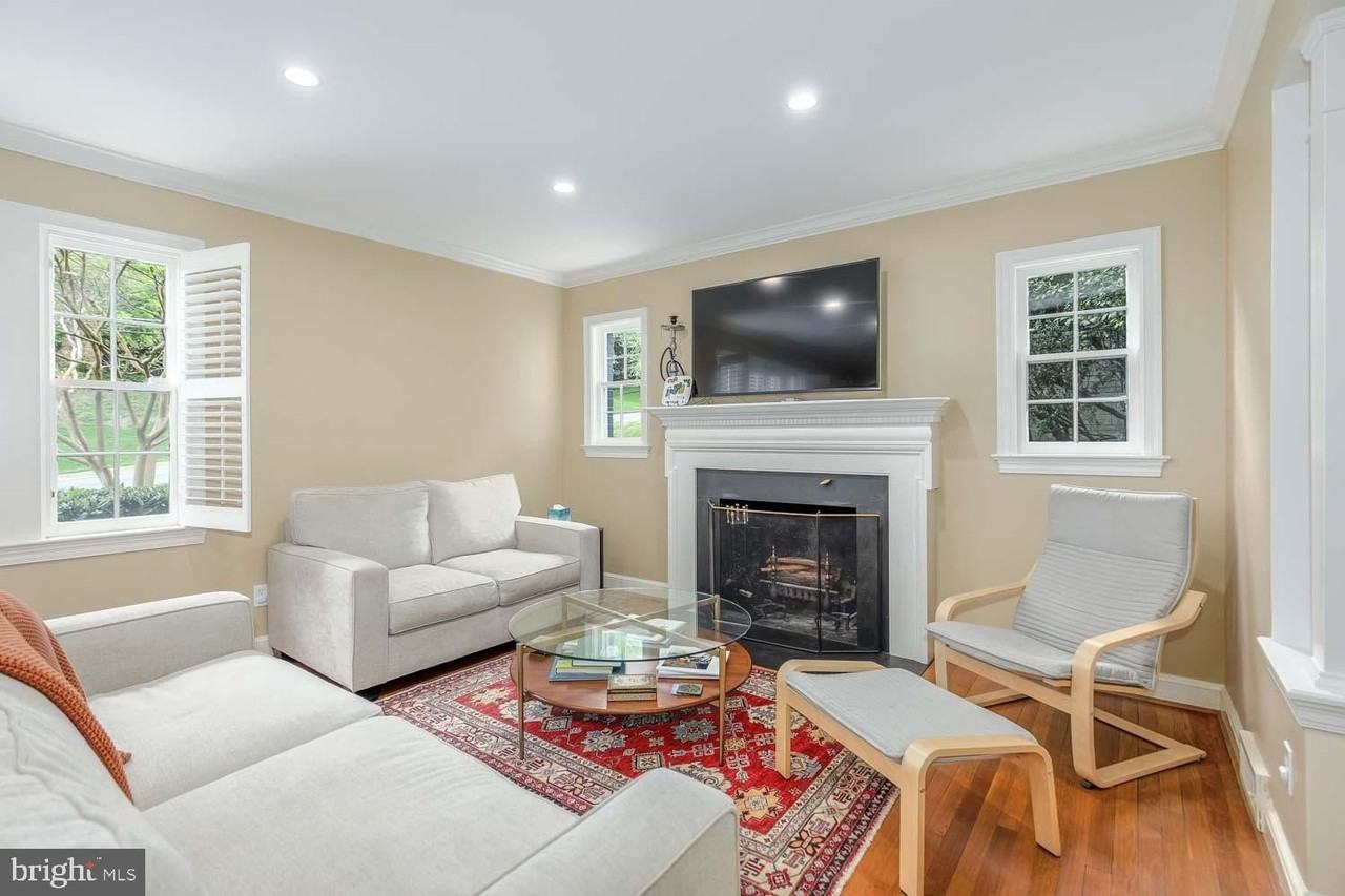 3209 Thornapple St - Photo 5 of 50