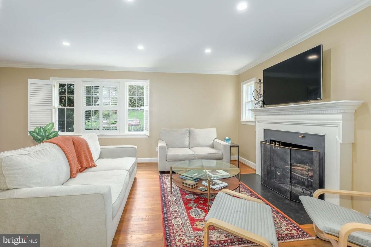 3209 Thornapple St - Photo 6 of 50