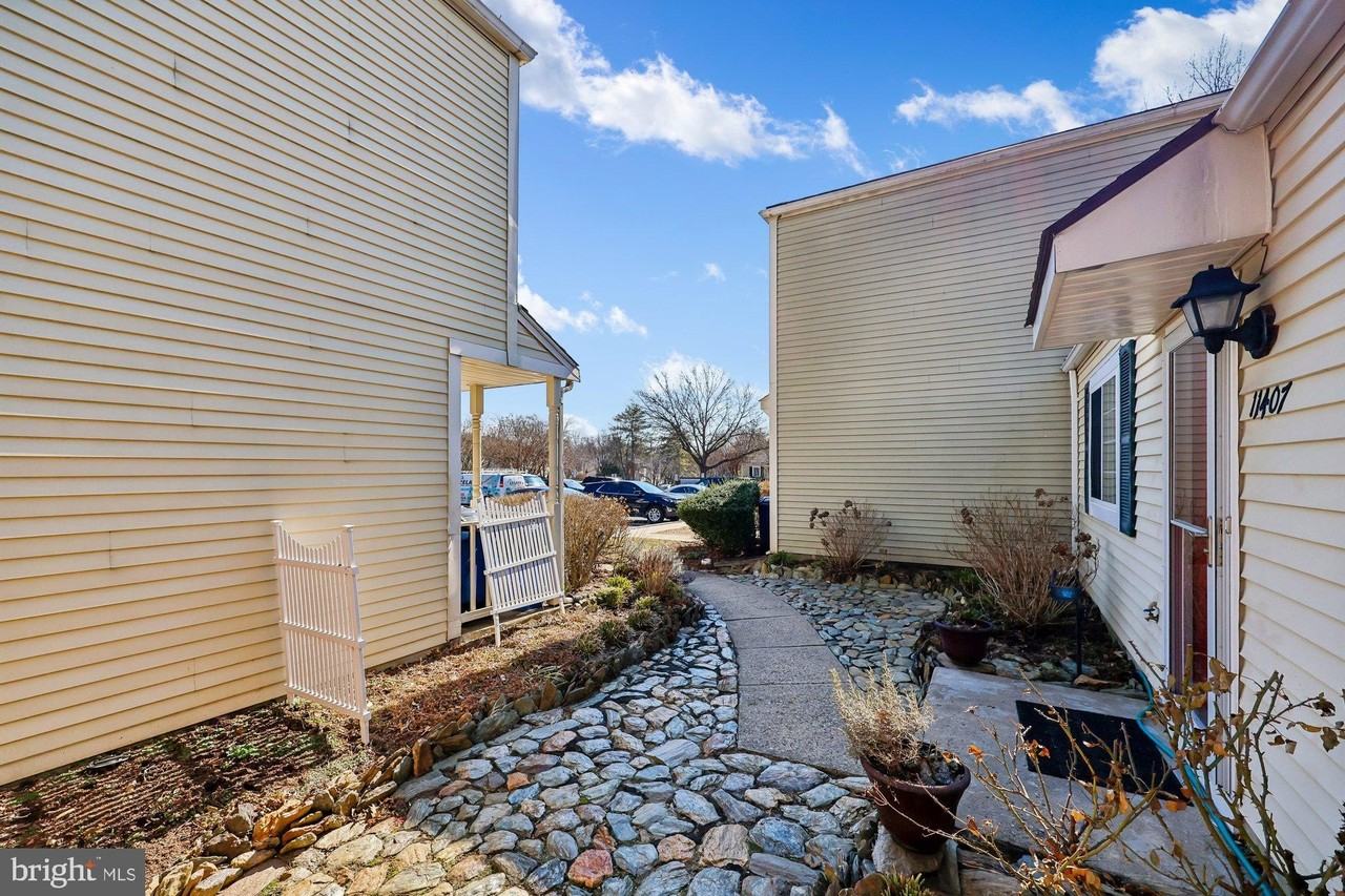 11407 Herefordshire Way - Photo 2 of 28