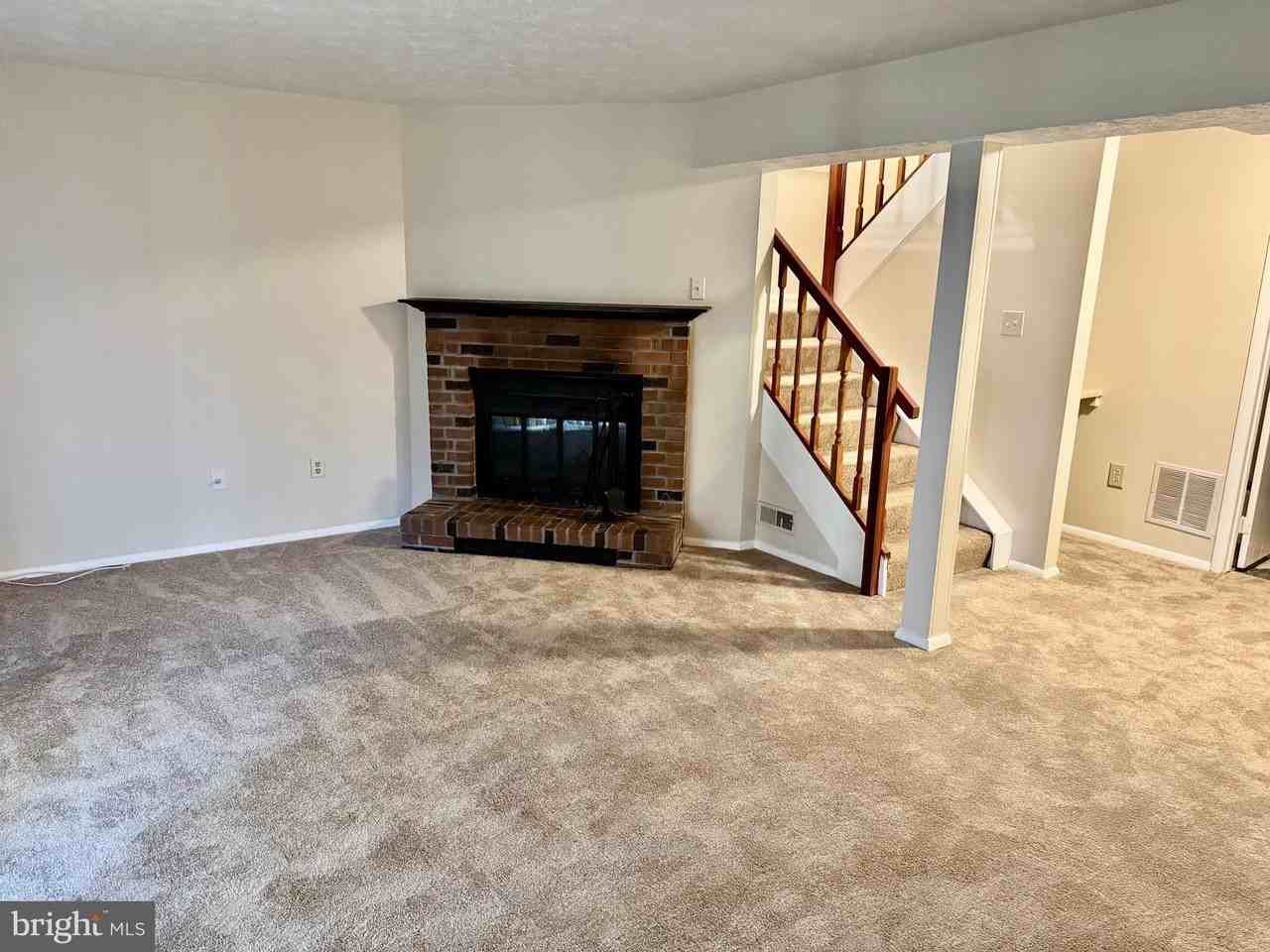 3723 Castle Ter Unit 122 - Photo 4 of 20