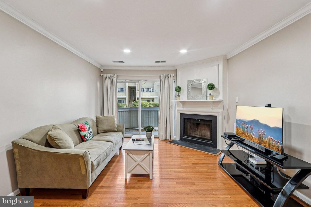 18202 Chalet Dr Apt 1 - Photo 4 of 29