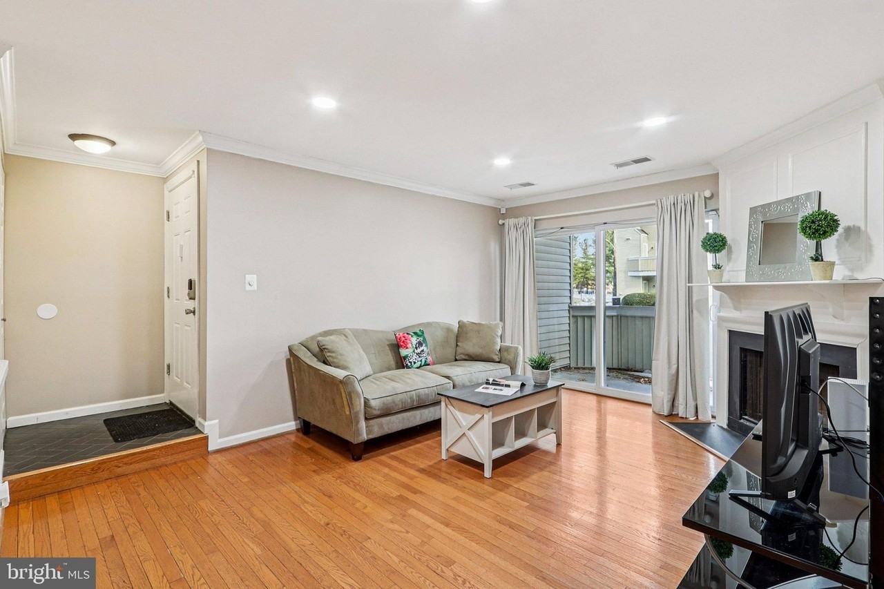 18202 Chalet Dr Apt 1 - Photo 5 of 29