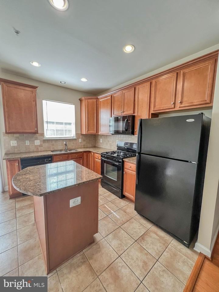 720 Garrett A Morgan Blvd - Photo 3 of 24